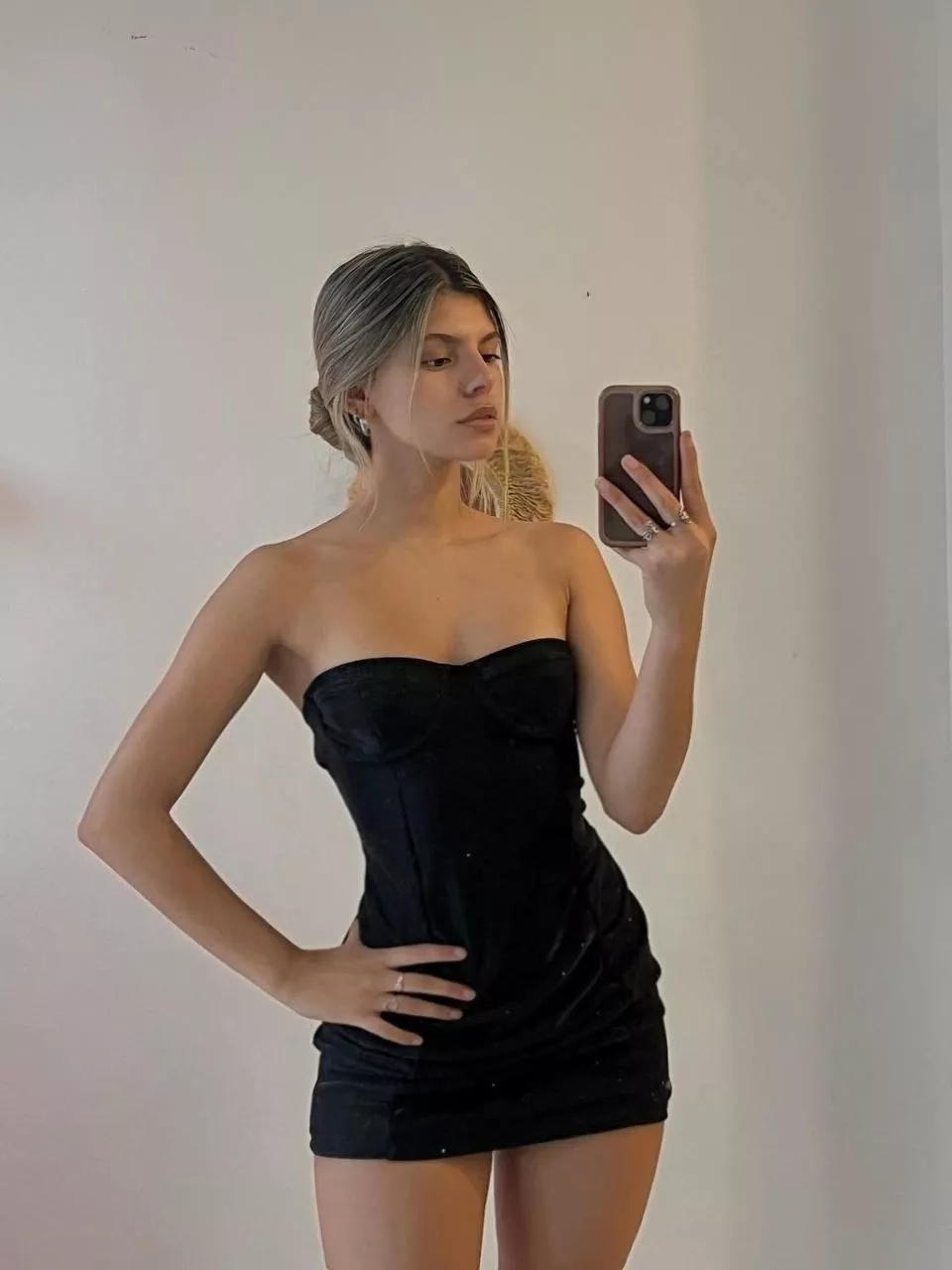 Can I show you my thighs out of this dress? Y or N?