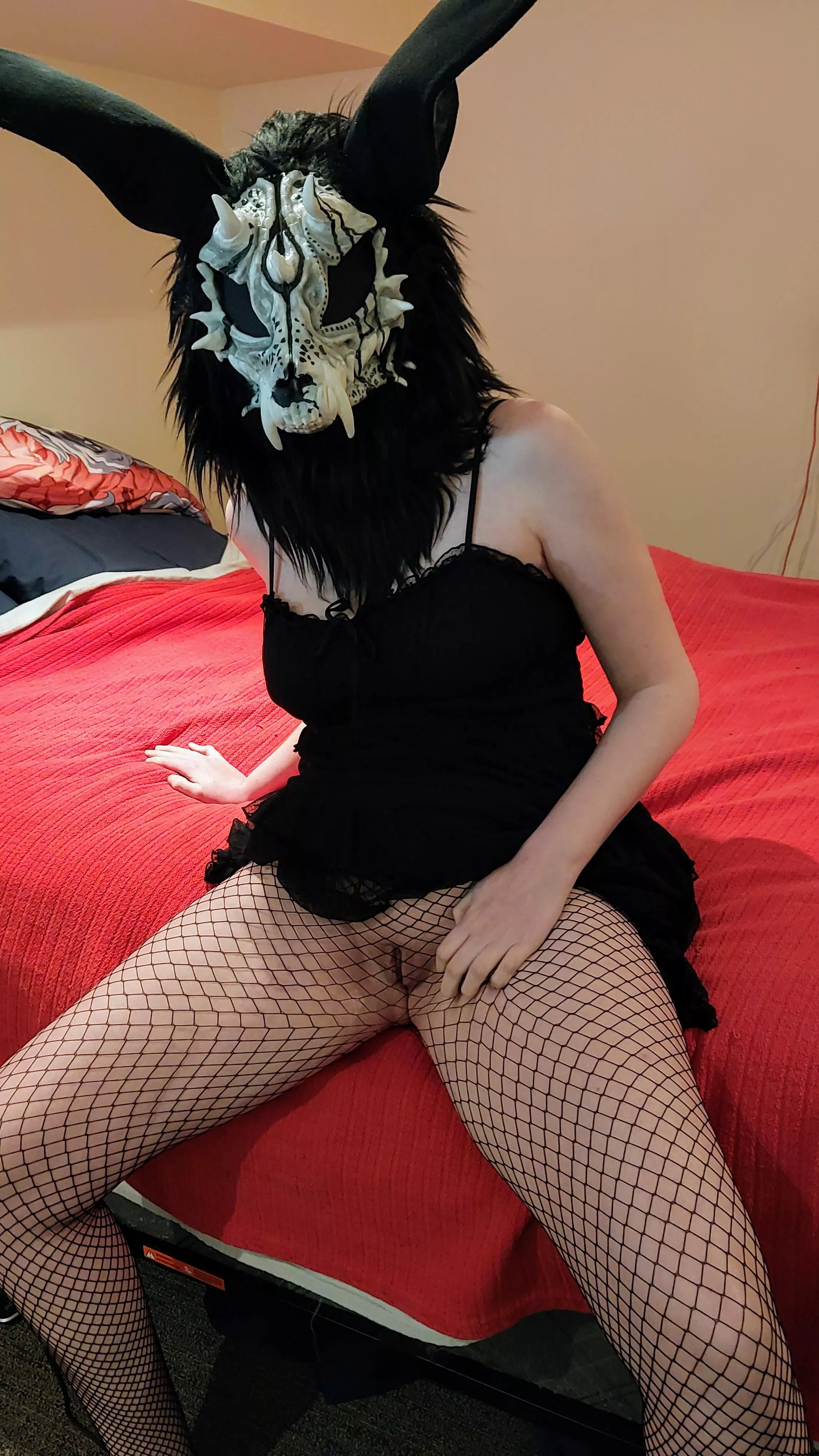 Come closer? She WILL bite you though ;) (he/she/they)