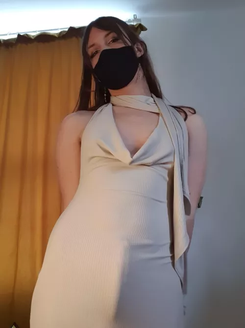 Could you handle having a girlfriend who's bigger than you? ;)