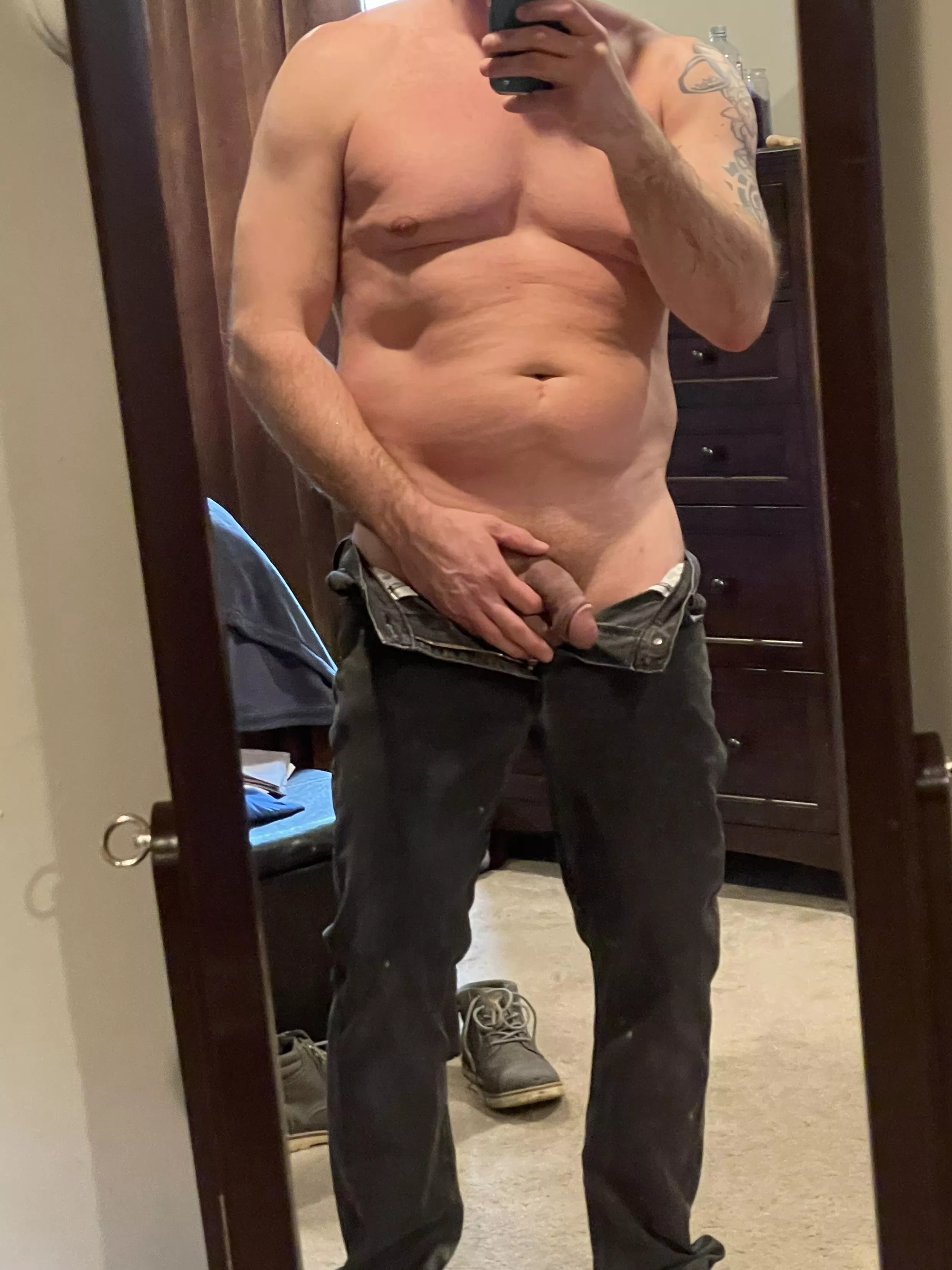 Dad bod alert (42)
