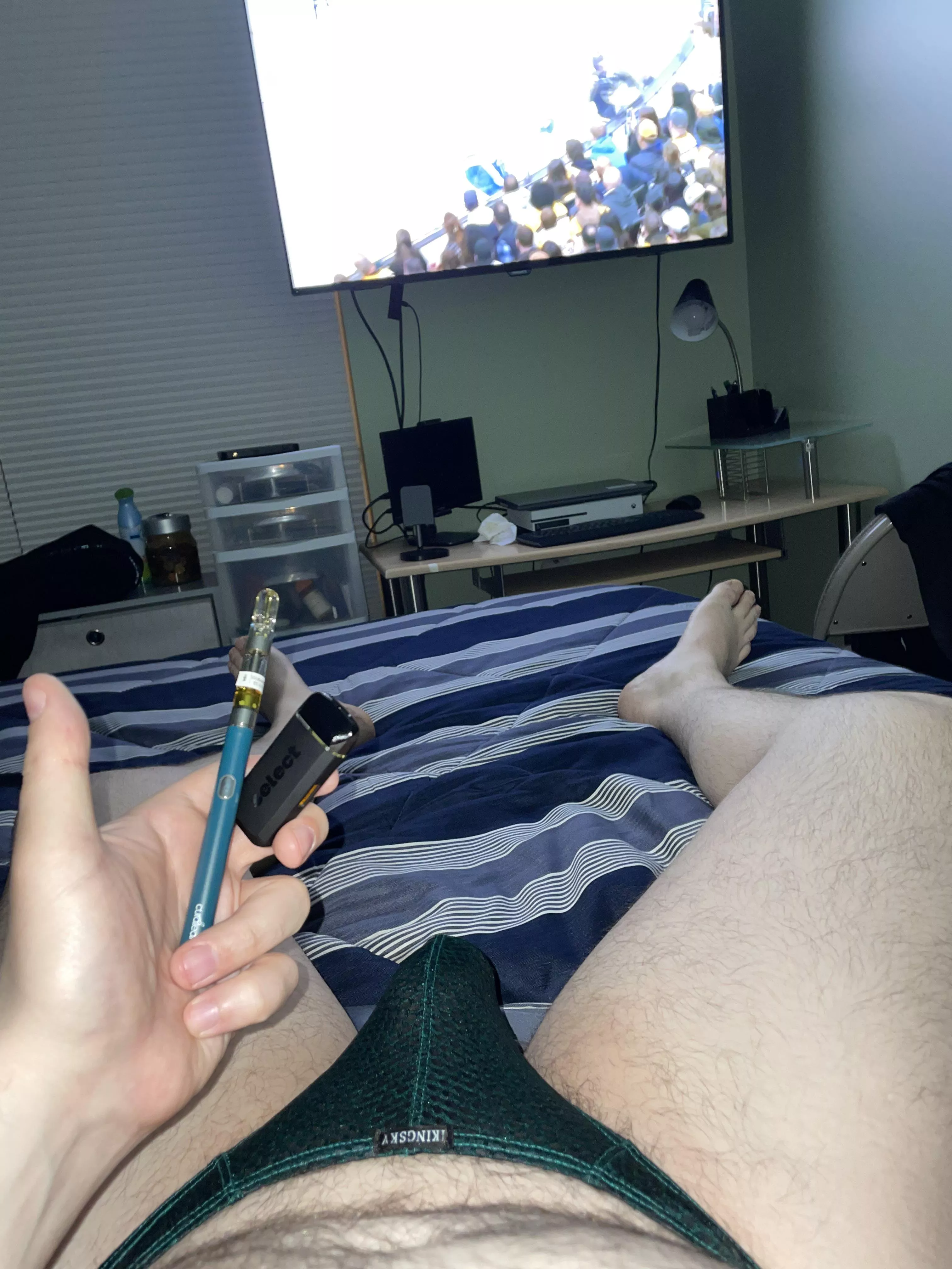 Don’t have to worry about either team, so just relaxing and celebrating 4/20! DMs are open all night!