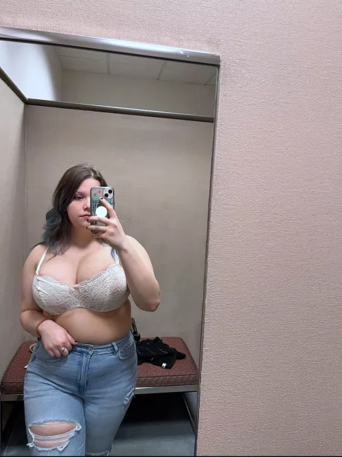 Don’t i look cute in this pic from a couple years ago?? 🥰🫶🏻