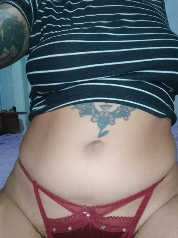 fingers and tongues report that your supreme navel has arrived.