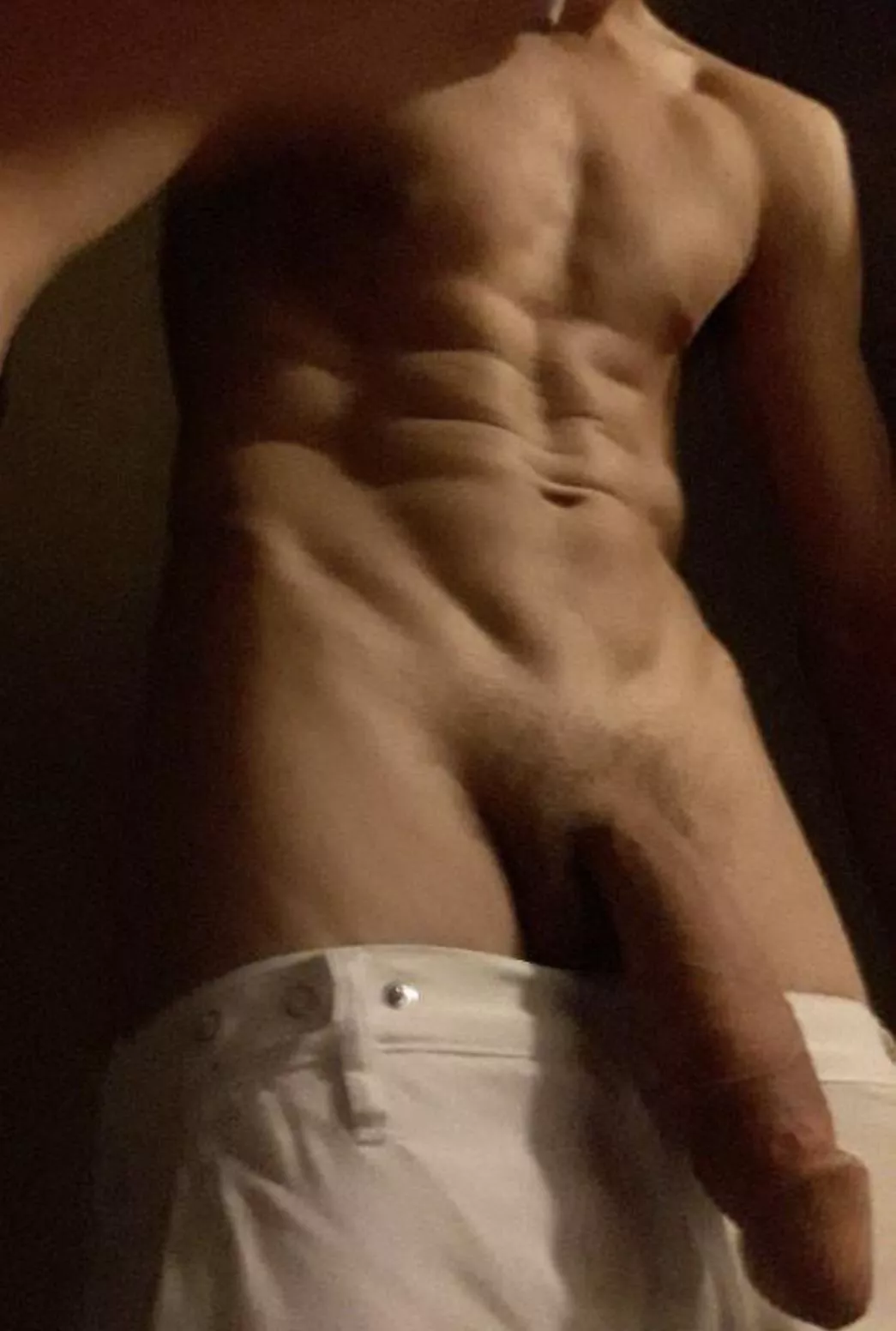 Girls, am I bigger than your man?