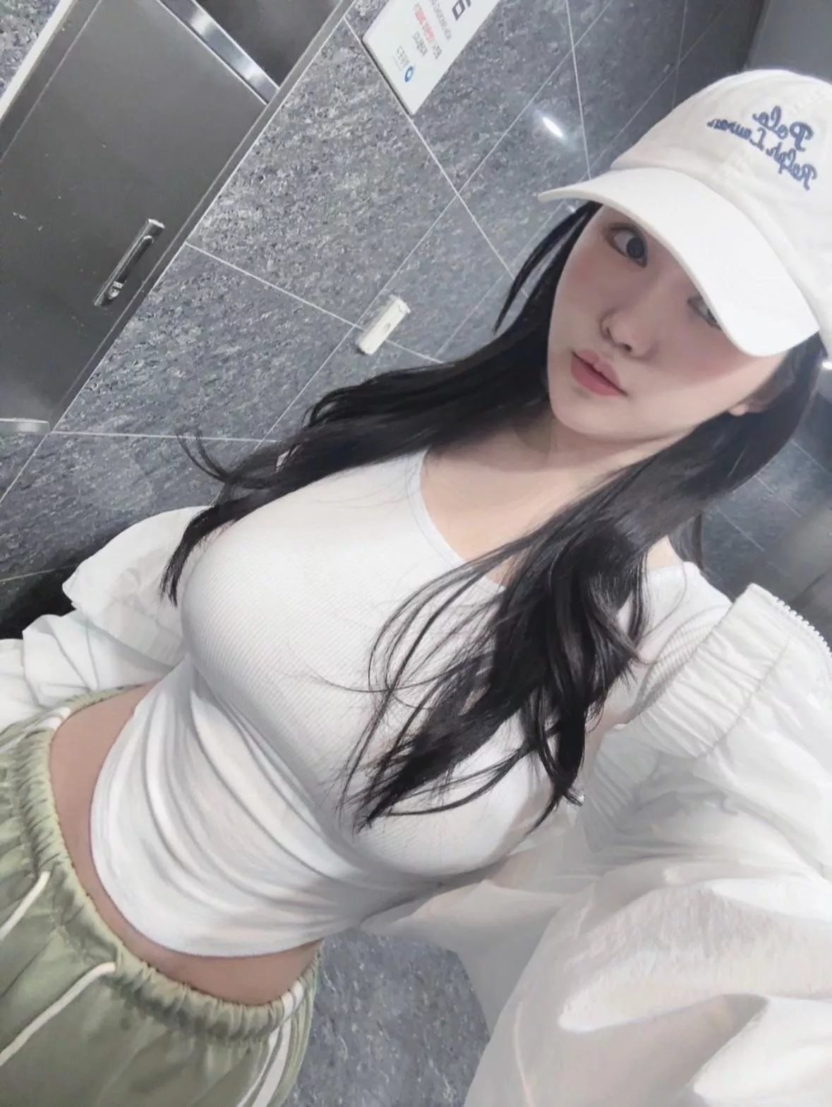 Guess what’s beneath my white top 🤭🤭 Guess what’s beneath my white top 🤭🤭