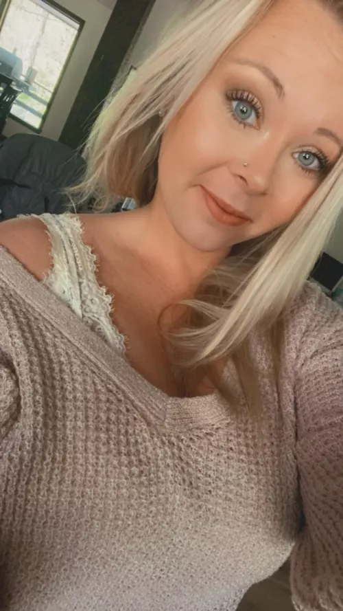 Happy “Share me Saturday” 😉 hubby is sharing me with a friend tonight 