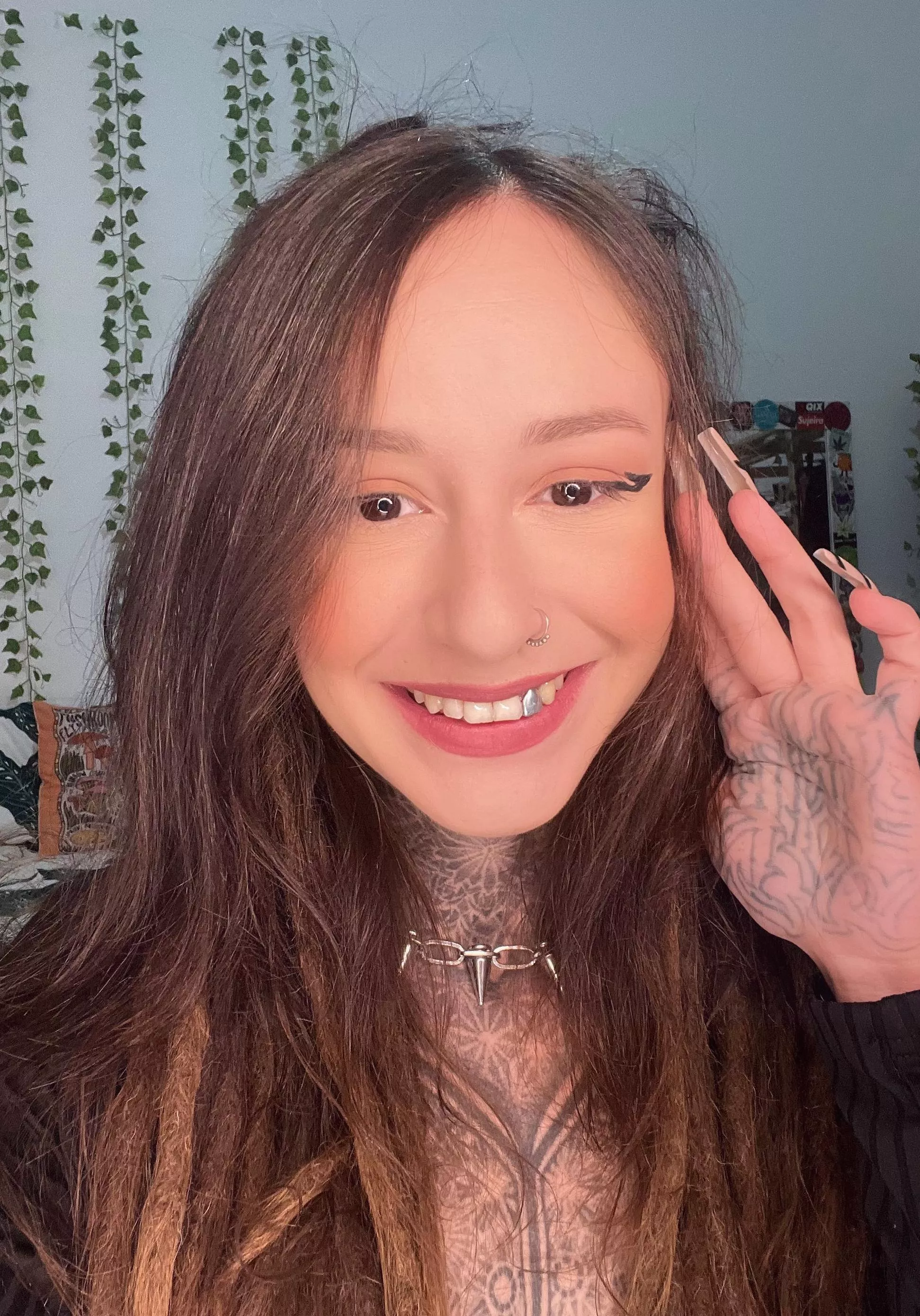 Here is my tight little ass for you to taste! Perfect wife for u daddy