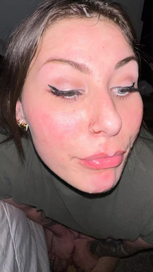 How many of you are married or in a relationship and don't get head anymore?😩🥹