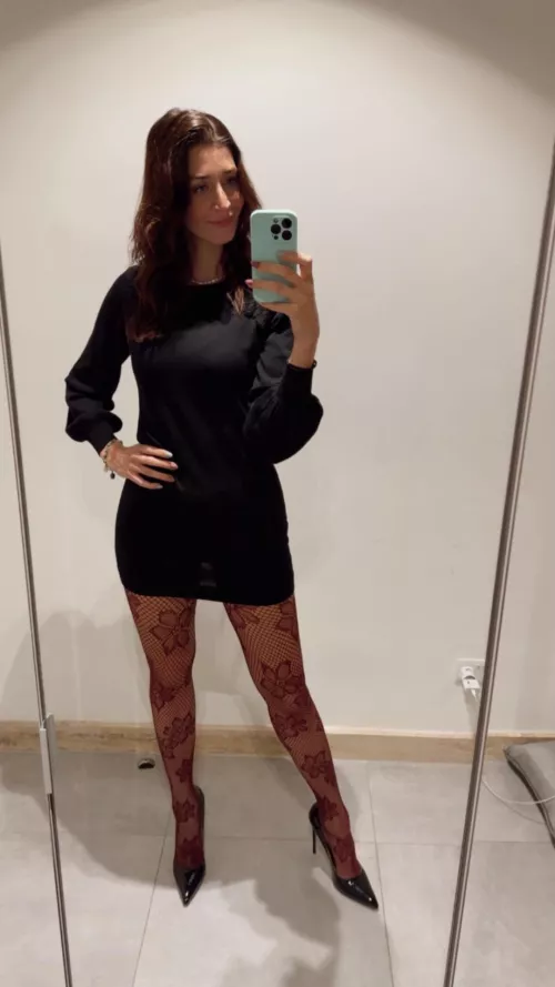 I always gonna wear my tights till someone rip them up...