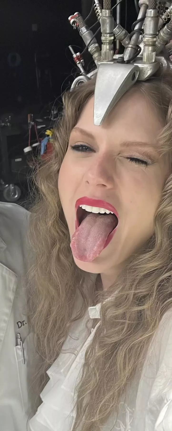 I need a bud to drain me for Taylor Swift