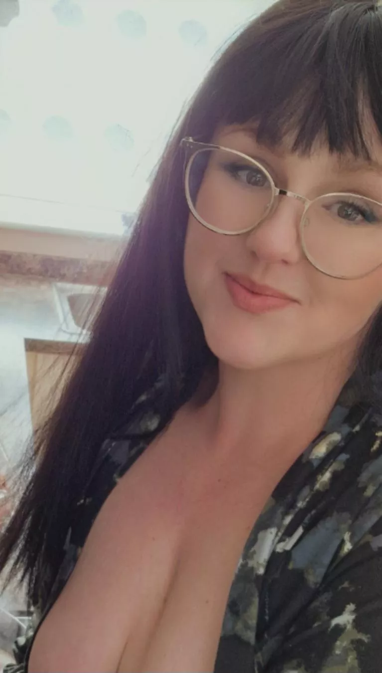 I should really close my dressing gown when cooking bacon 🥓 ouch!