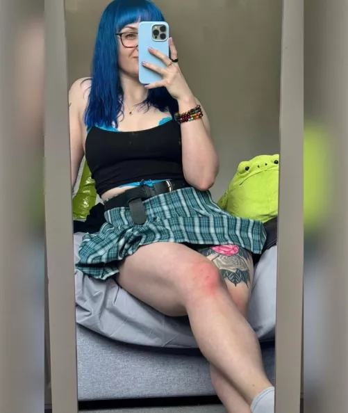 i think timmy approves of my leg definition 🐸😌