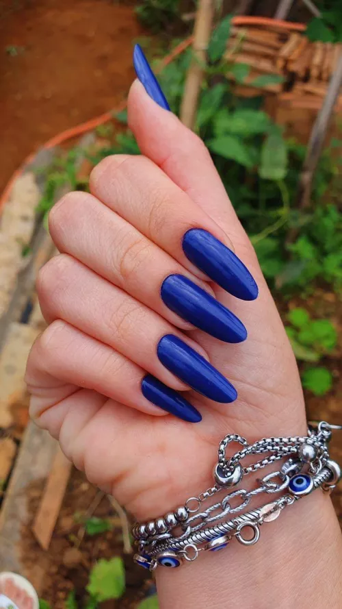 if anyone would love to exchange nail or feet pics dm💋