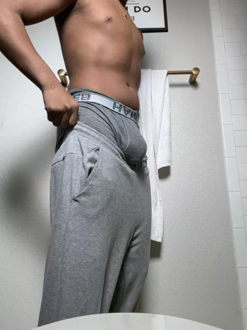 It’s hard to put on pants with all this🍆🍆