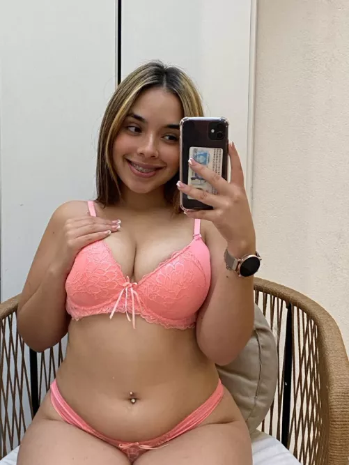 Just turned 18 and still kinda new to this online posting.. am I cute				