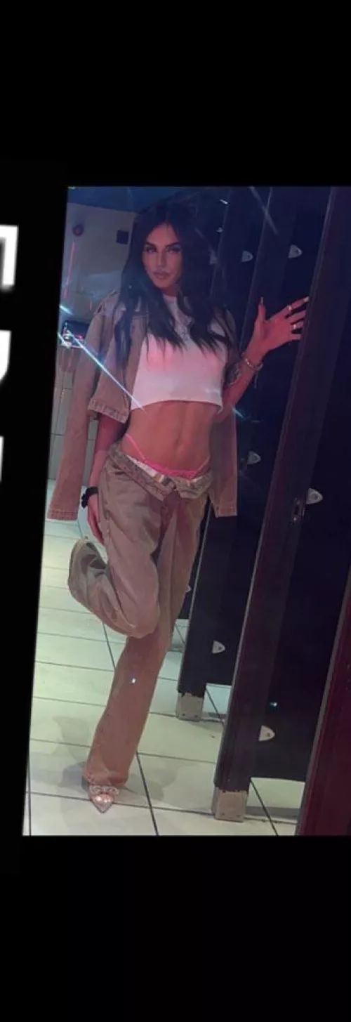 Kiss my pretty white toes 