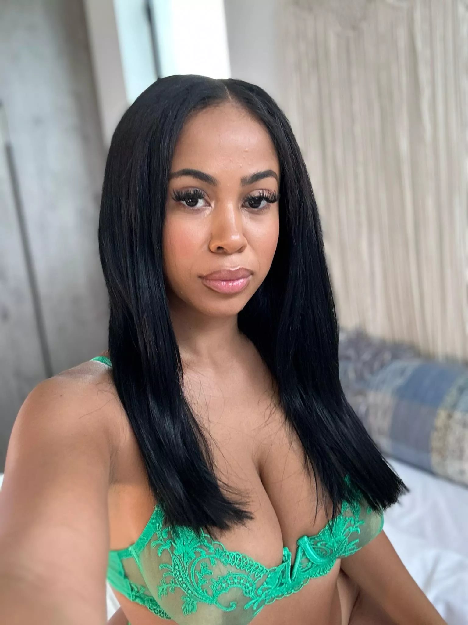 Let's do dirty stuffs in bed honey😈