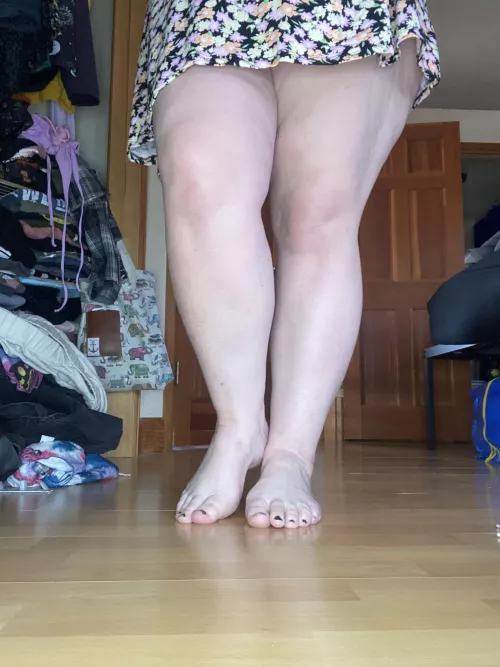 Lick my thick legs 