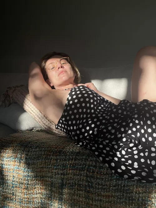 Love the way the sun warms my skin [F41]