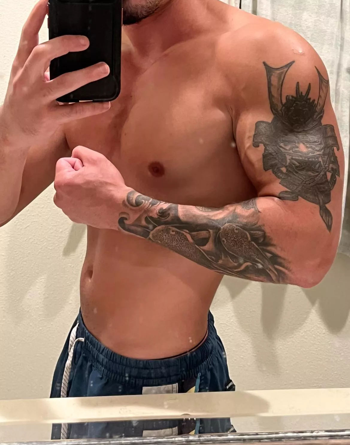 My tan + tatted arm wants to hold a cutie 😈