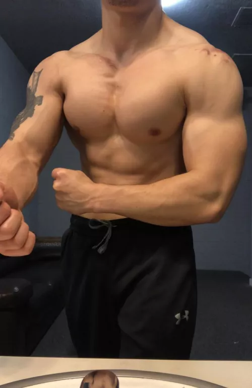 My very strong forearms 😎