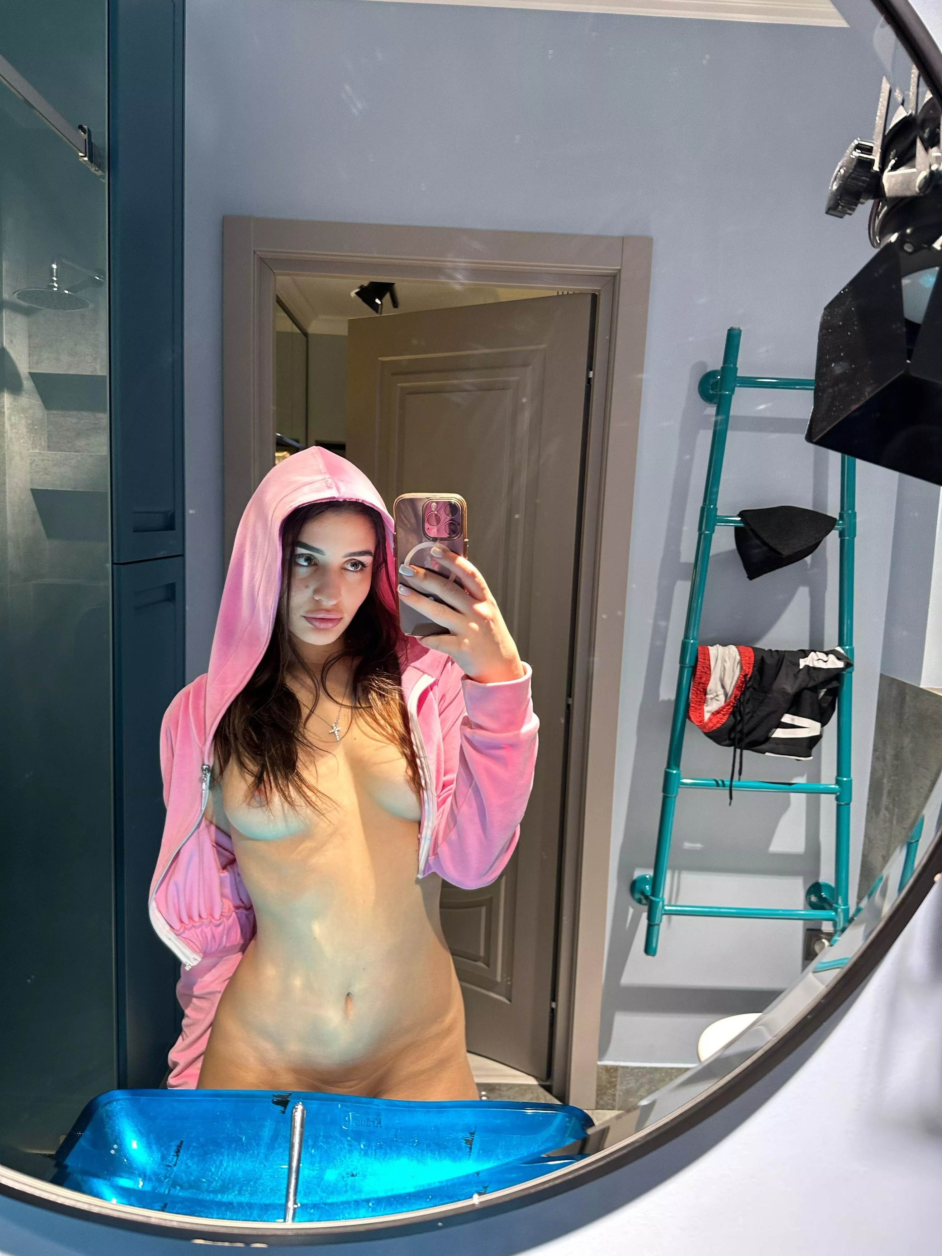 nipples became erect after shower