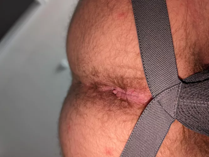 One hairy hole, ready and waiting.