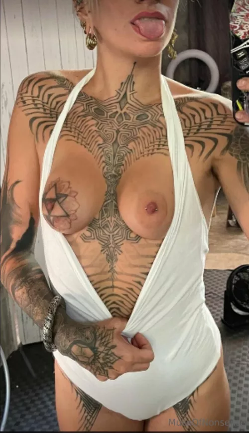 Pierced + tattooed nipples = absolute hottest 🥵