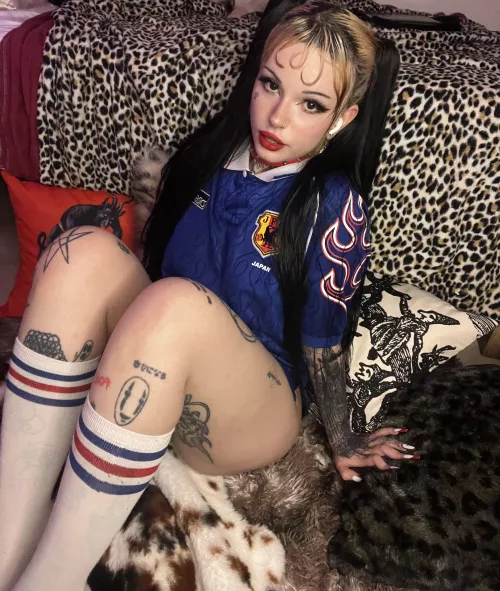 Sexy and tasteful goth girl