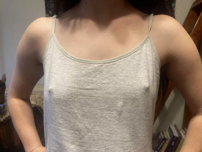 Tank top and no bra = my default