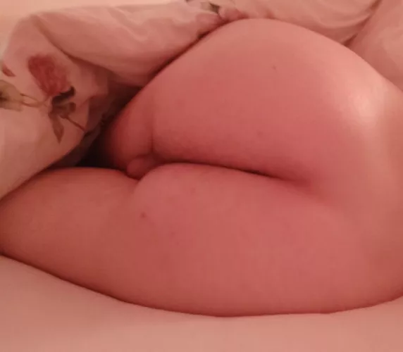 Tell me, is my butt cute?