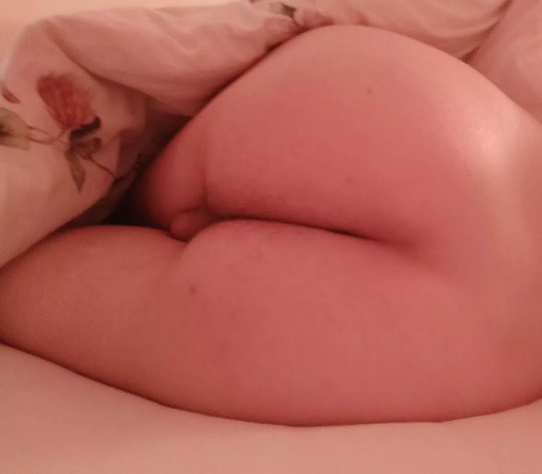 Tell me, is my butt cute?