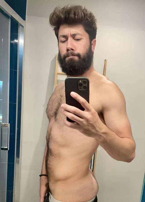 The bush peeking out⚡️