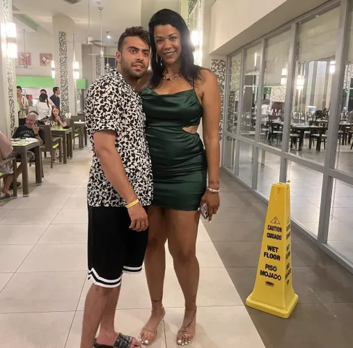 The guy is 6’2, how tall do you think his girl is?