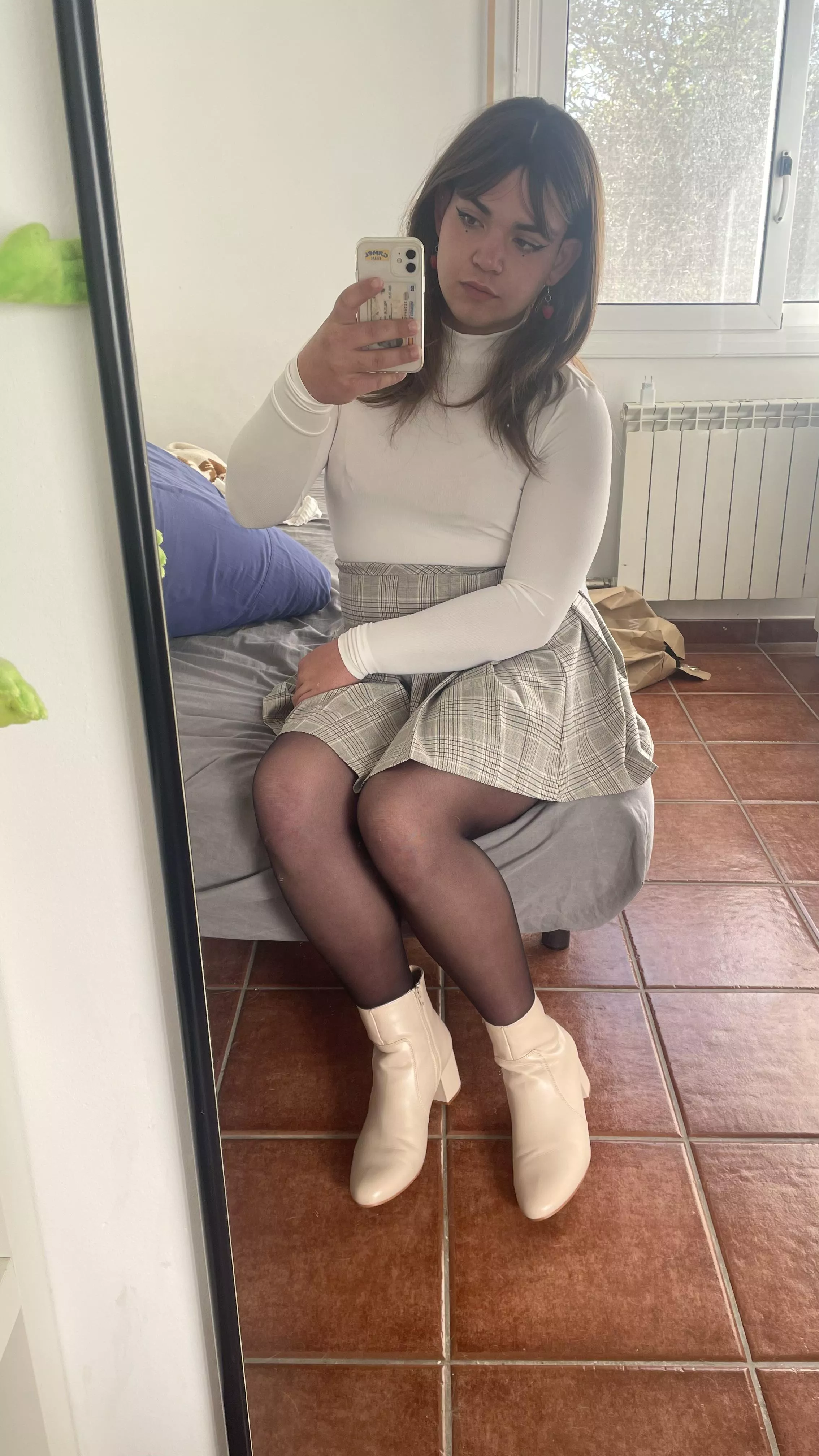 this skirt and the eyeliner changed my perception of life lol