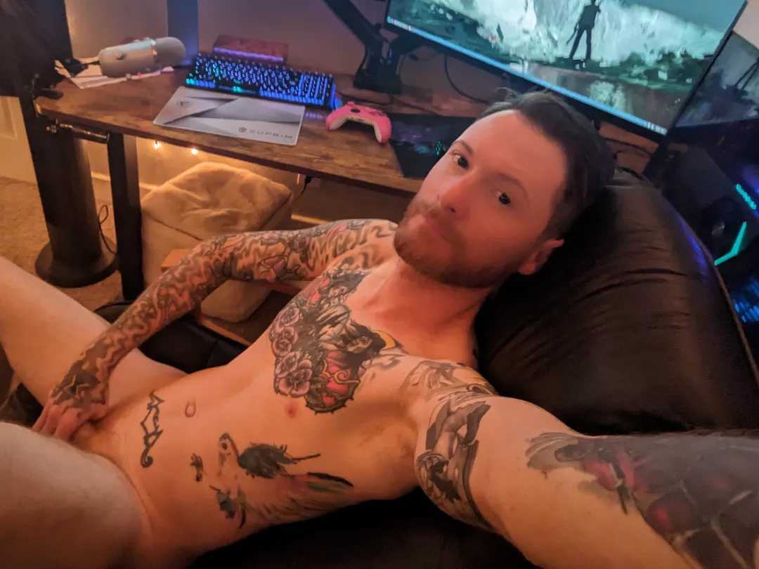 Wanna play games with me? I always have to play solo 🥺