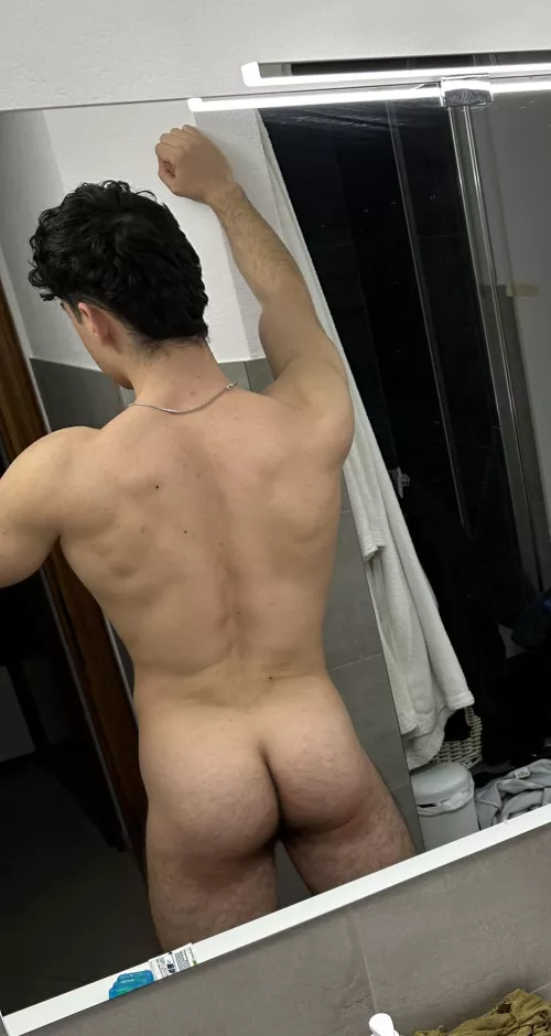 What s the first thought that comes to your mind? Be truthful... [20]