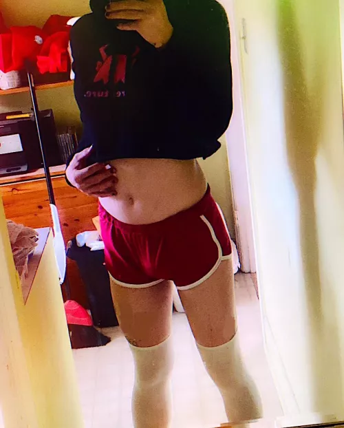 who likes short shorts?😊