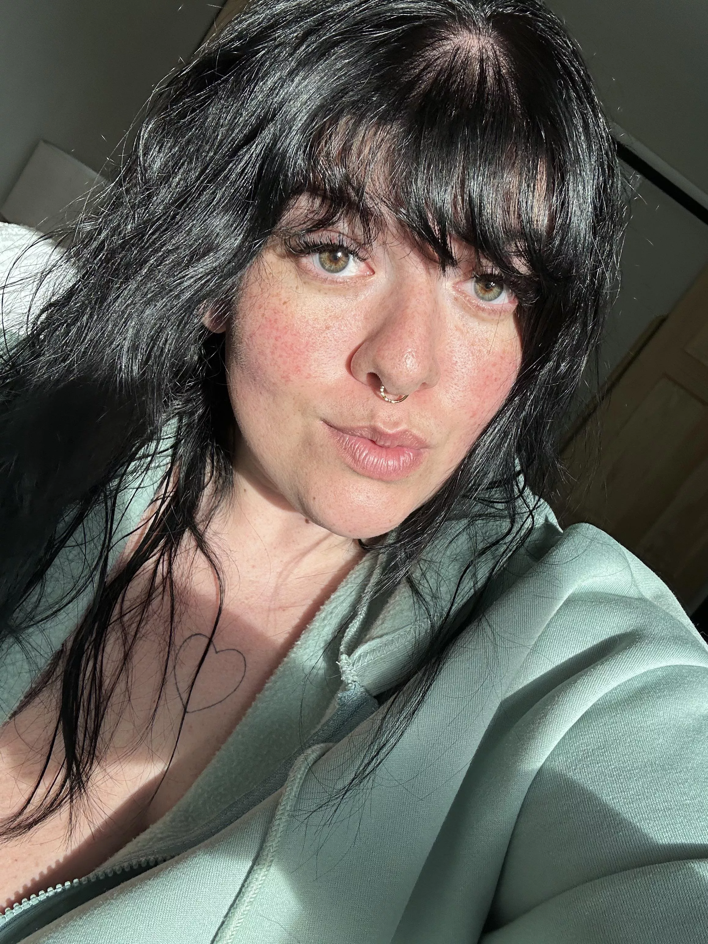 woke up feeling extra pretty today. 🤍