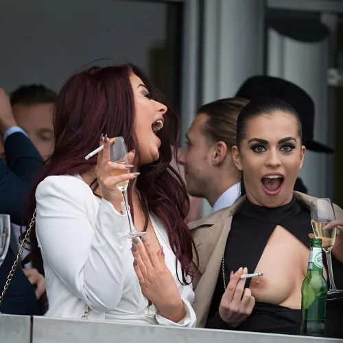 Women who smoke are unashamed of being sex-centered