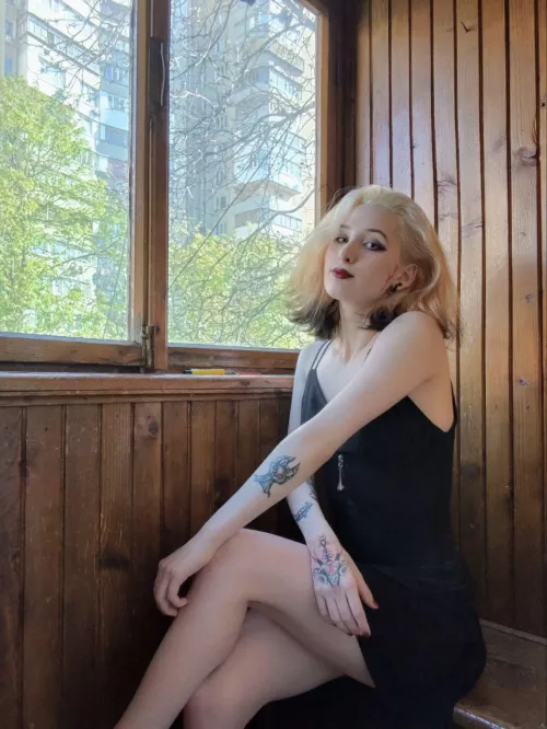 Would you take me on a date in this dress?)