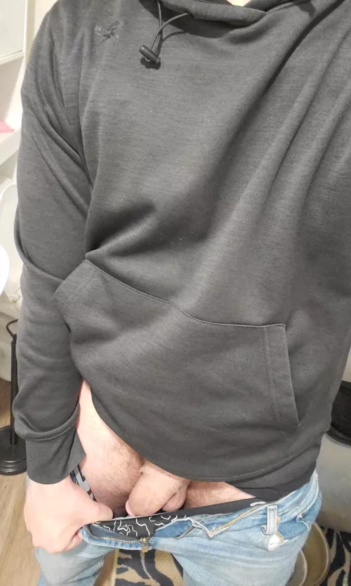 [24] Who wants to feel it?