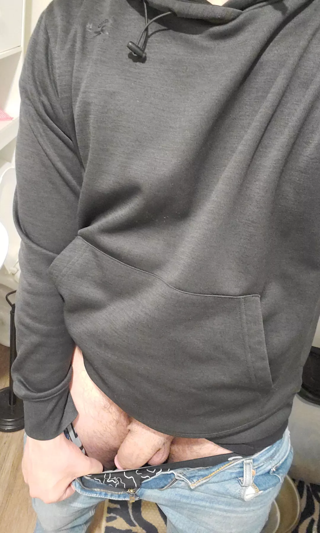 [24] Who wants to feel it?