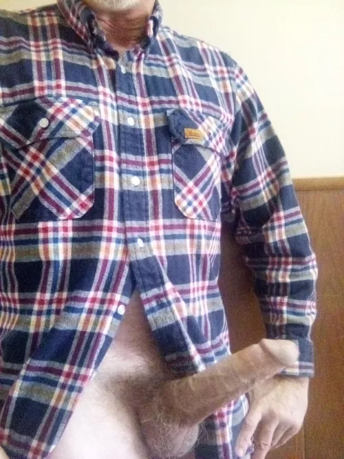 (63) Any ladies want to see a video of me stroking it!?