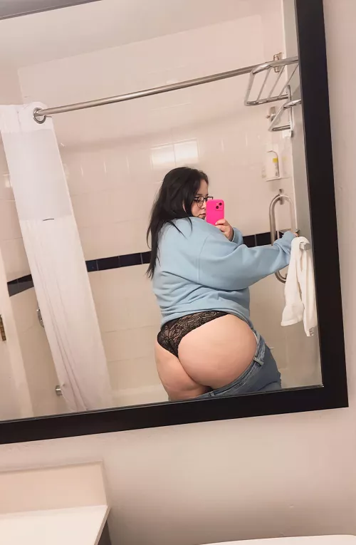 Always nervous to post a booty pic 😮‍💨