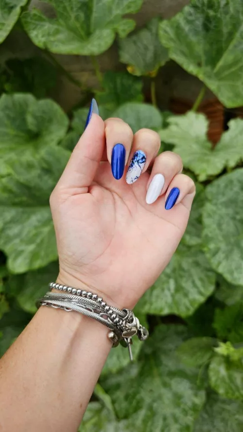 anyone wanna swap nail pics, text me💙🤍