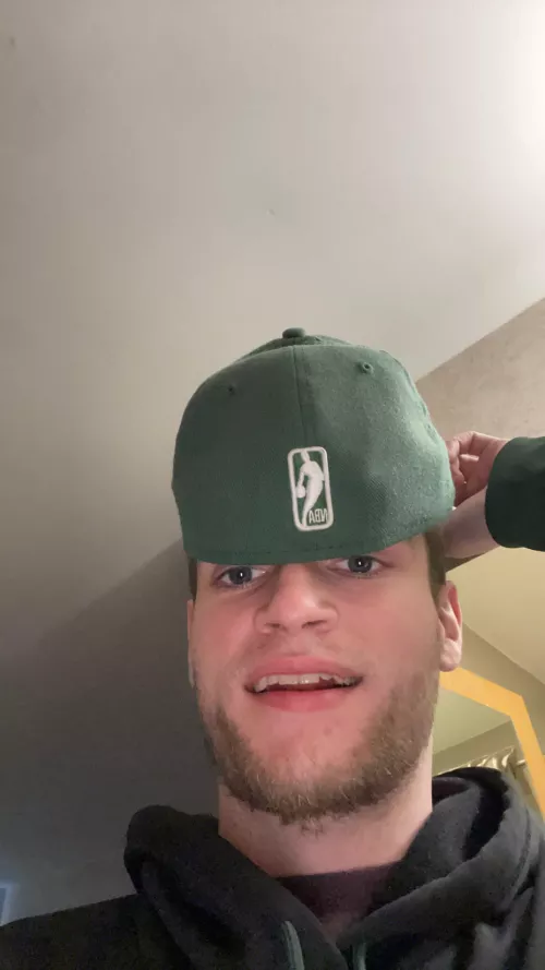 🧐Are you a cupcake? Because I’d lick the frosting off you🧁