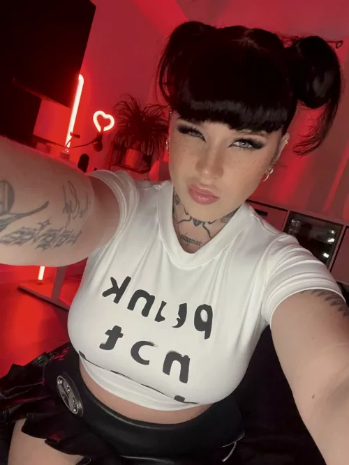 come with me, let's fuck this world together :3