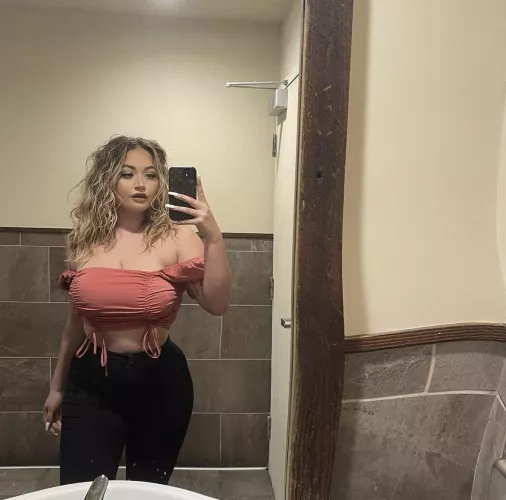 Cute top tucking away those jugs