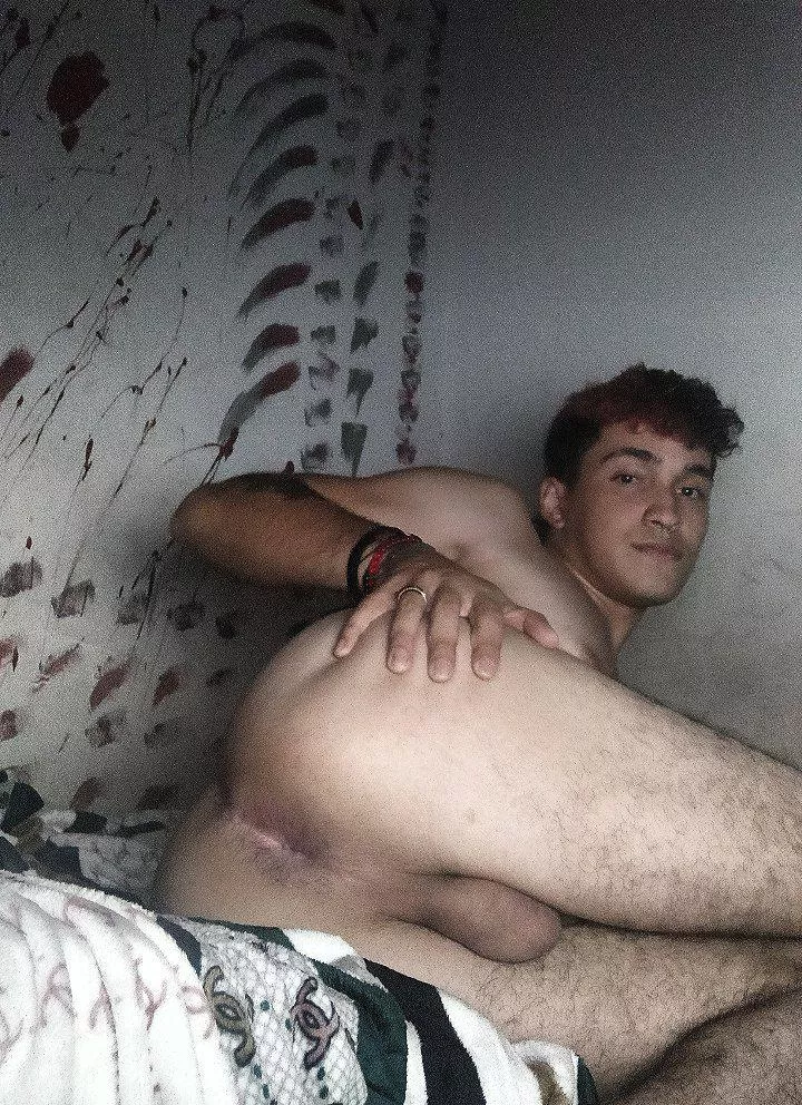 damn my ass looks tight 